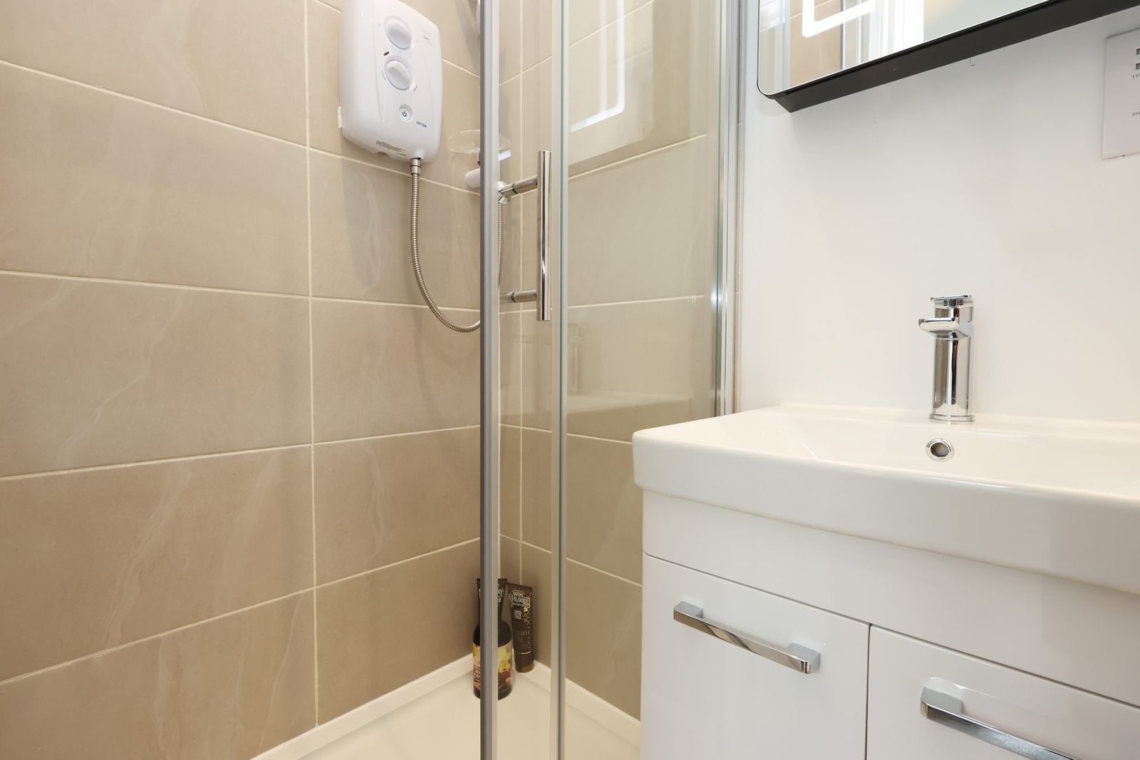 The en-suite shower room